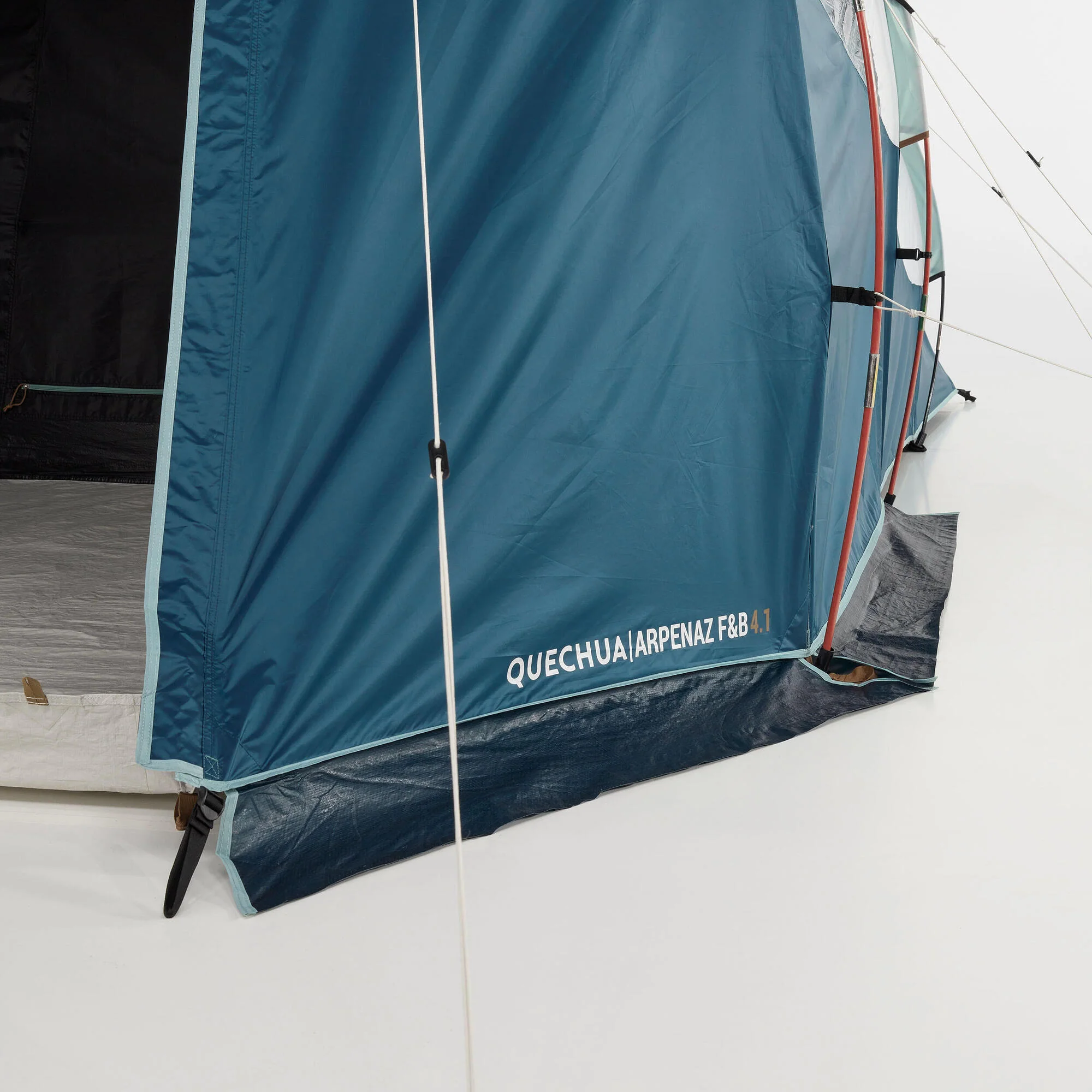 Quechua Arpenaz Fresh & Black Family Camping Tent 4 Person 1 Bedroom - Image 11