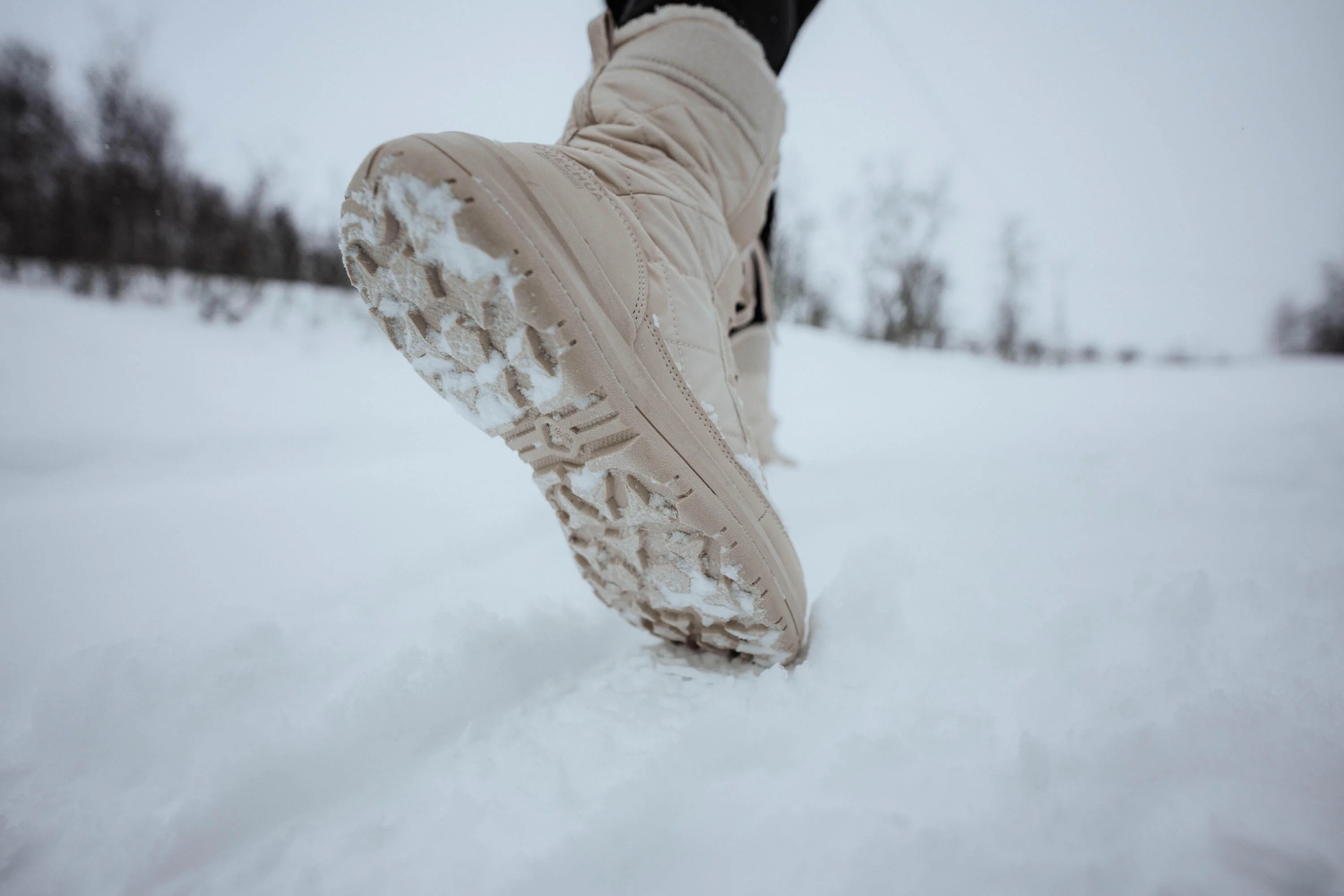 Quechua Women's NH500 Warm Waterproof High Lace Snow Boots - Image 9